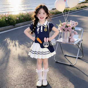 韩版女童卡通学院风连衣裙2026夏季新款甜美童装校园小兔兔百褶裙