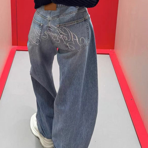 烫钻宽松弯刀牛仔裤女