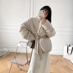 2025冬新韩国小众设计师款米色束腰带小立领短款保暖羽绒服外套女