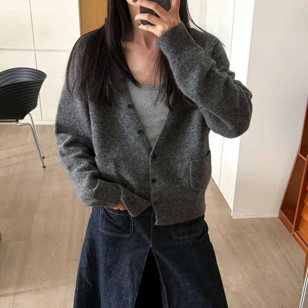 V领宽松毛织开衫毛衣女