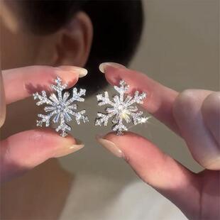 秋冬2024新款爆款锆石雪花耳钉轻奢高级感气质大气耳环金色耳饰女