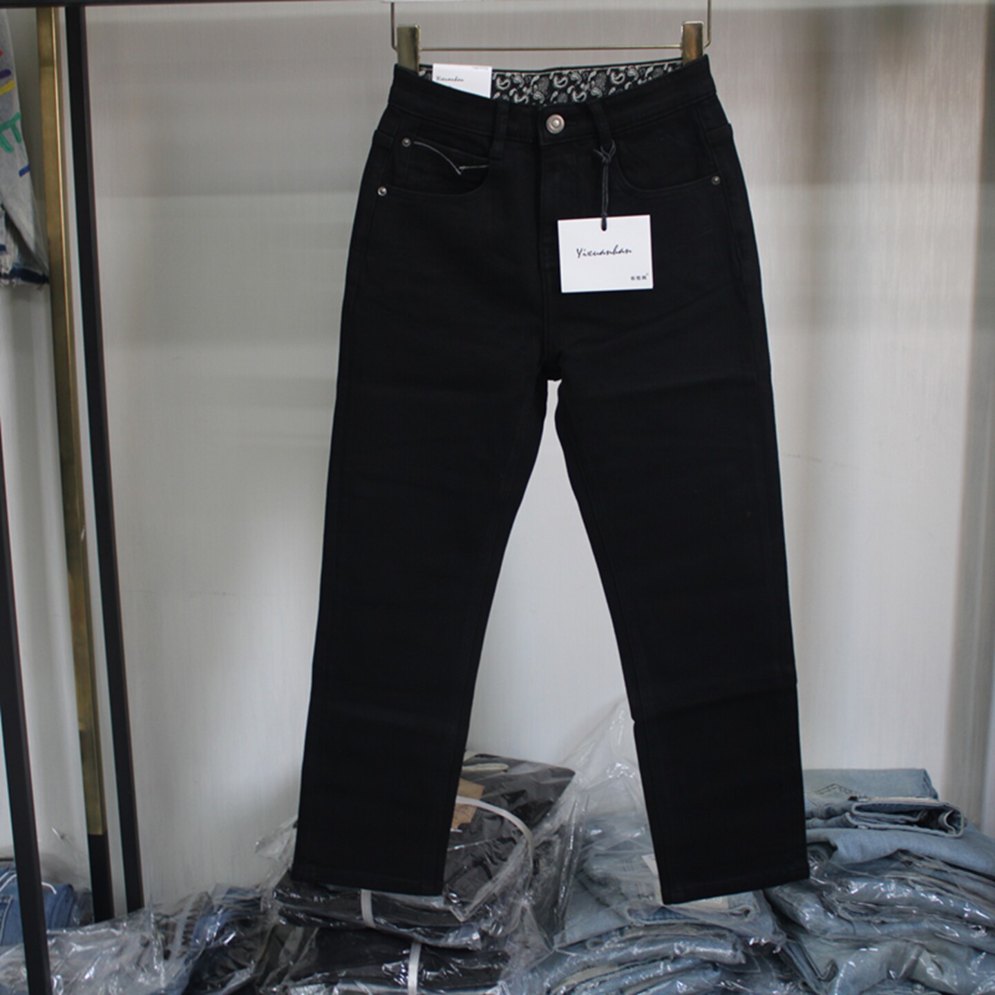 依炫韩95012黑色弹力织带腰底抓毛小直筒牛仔裤2025年冬女九分裤