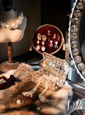 样板房衣帽间摆件样板间梳妆台摆件高级感轻奢风首饰香水套装摆设