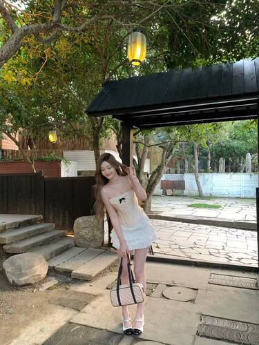 美绝珍珠抹胸刺绣小花边套装