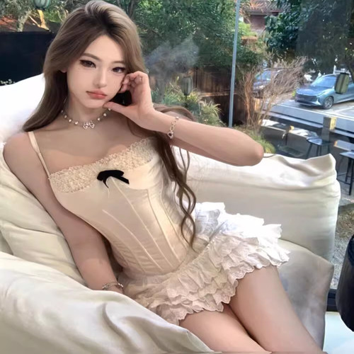 掐出小蛮腰蕾丝鱼骨胸衣
