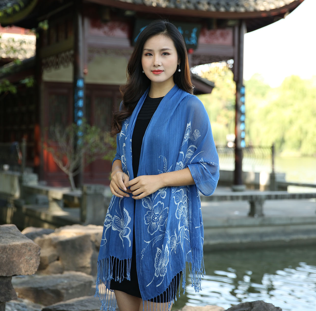 贵州丹寨蜡染围巾披肩薄款定制蓝靛草植物染原创品牌送包装礼品盒