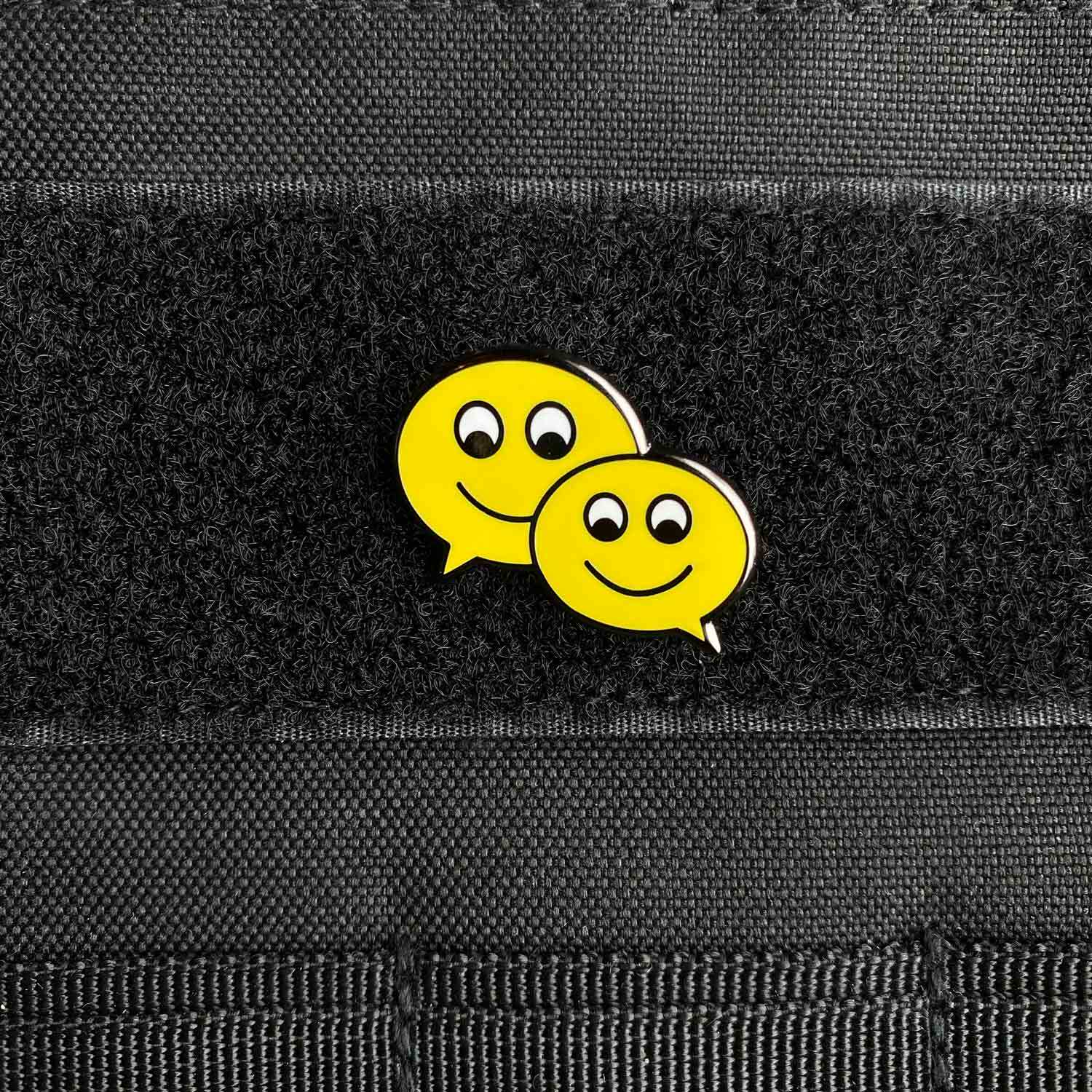 tjk-新款自制原创恶搞微笑表情感到冒犯ins风潮品仿珐琅胸针徽章