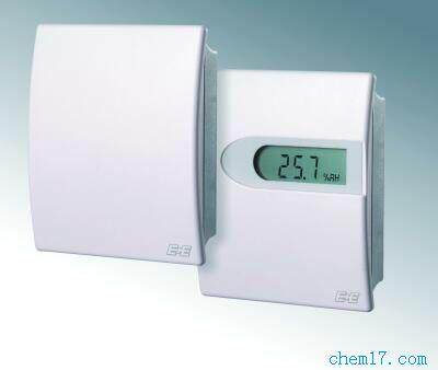 EE10 典型应用 特点 EE10系列温湿度变送器专为暖通空调领域温湿度测量而设计，适 用于商业楼宇和常规建筑的BA系统。变送器采用E+E高品质的 HC103湿敏元件，测量精度高。变送器外型设计美观，安装简便。 EE10使用E+E公司高品质的敏感元件和微处理器技术，保证了产 品良好的测量精度和长期稳