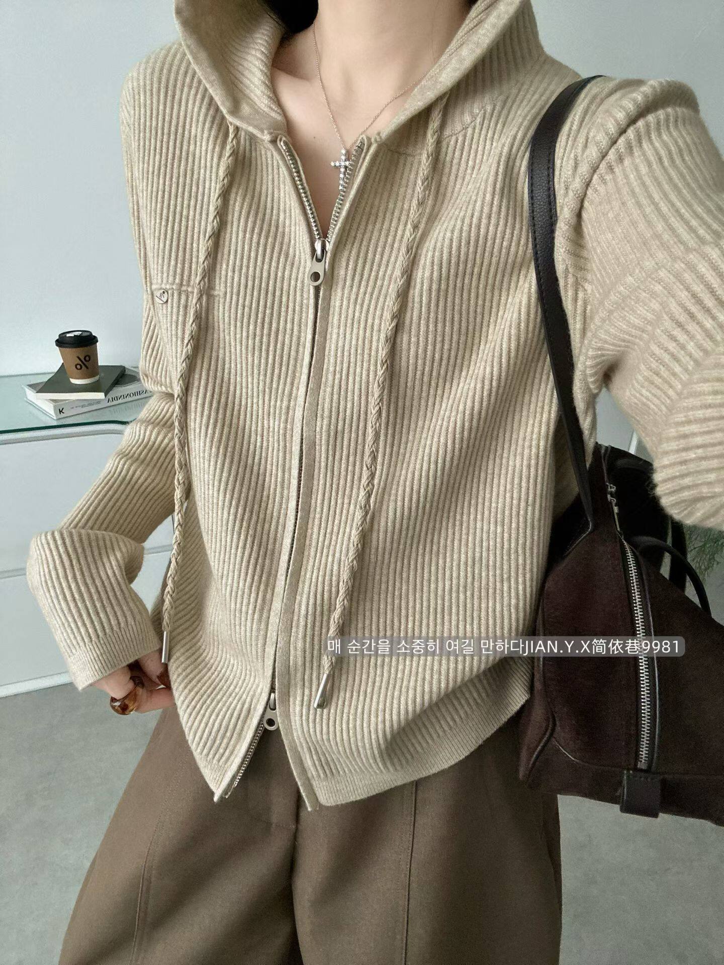简依巷韩系连帽双拉链针织开衫女秋 竖坑条软糯抽绳宽松外搭上衣图片