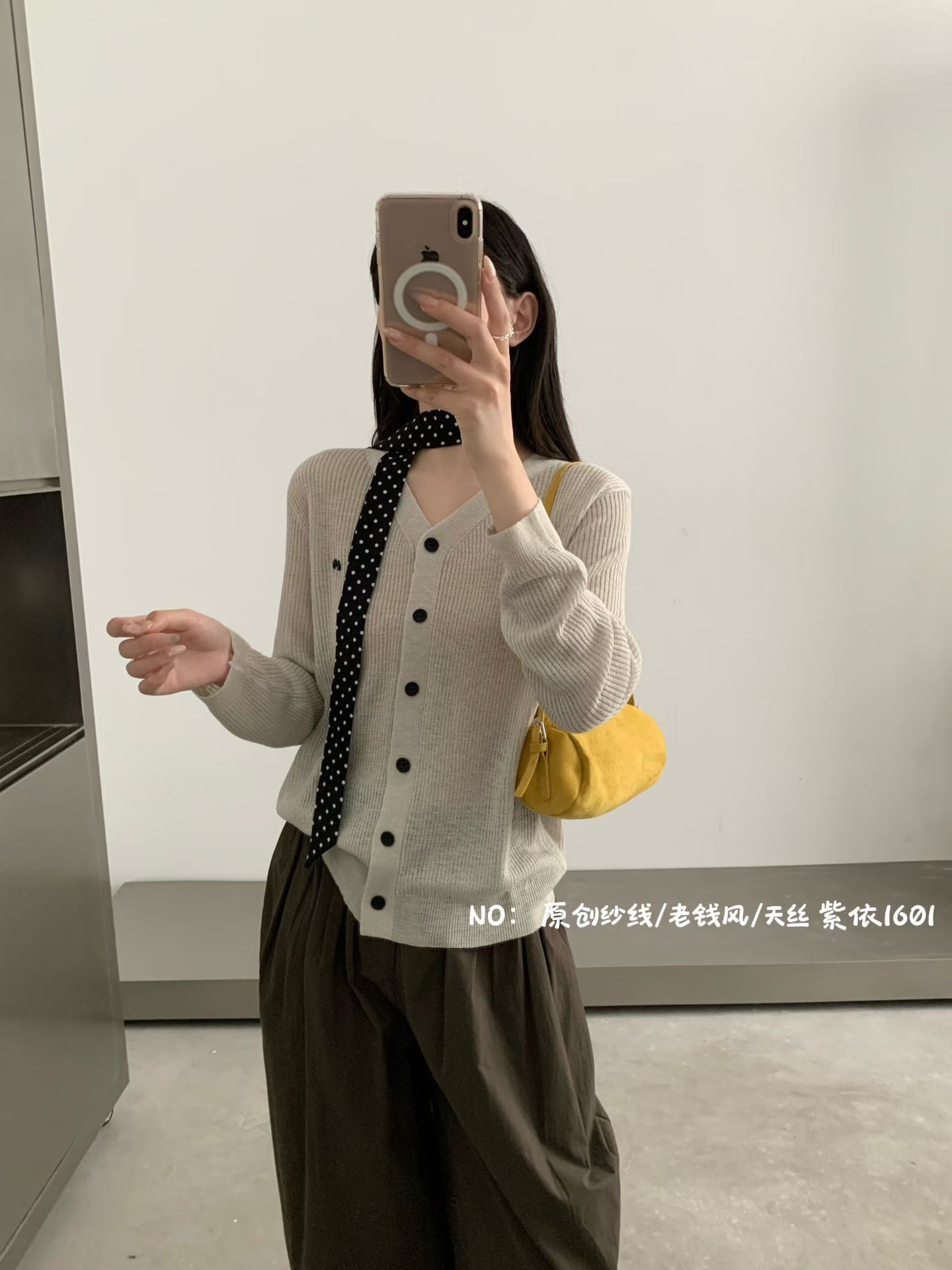 紫依2026秋季新韩版宽松显瘦百搭V领长袖针织衫女毛衣开衫配丝巾图片