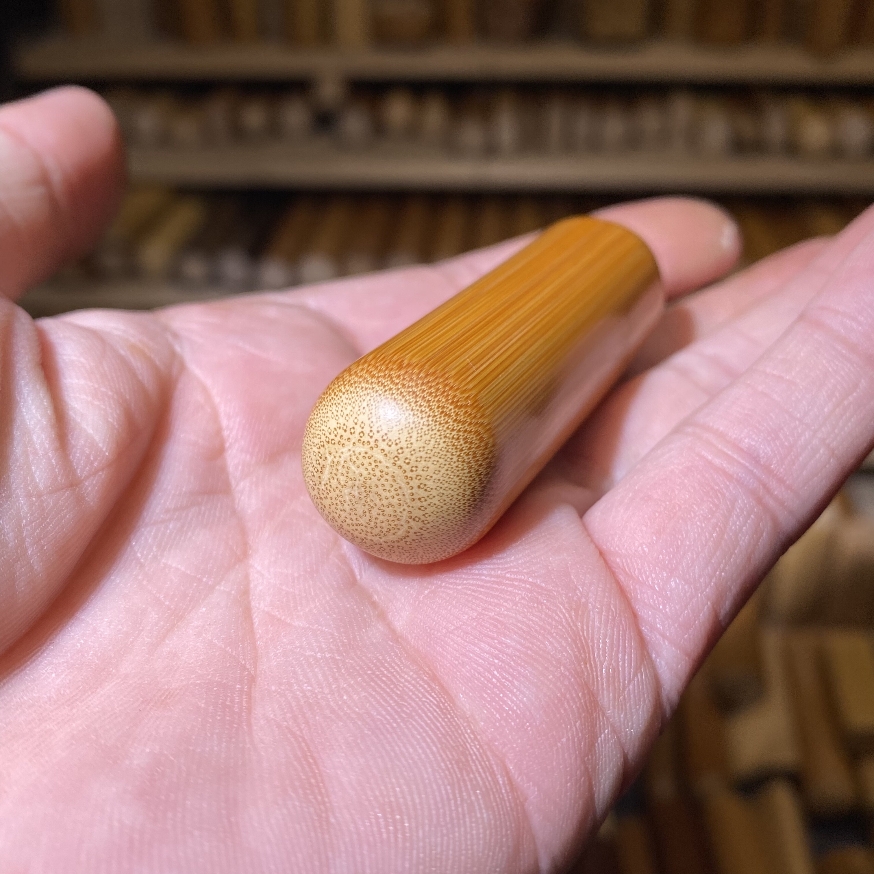 18.7-64满密穹顶，一物一链接，拍了下架远山工实心玉竹手把件