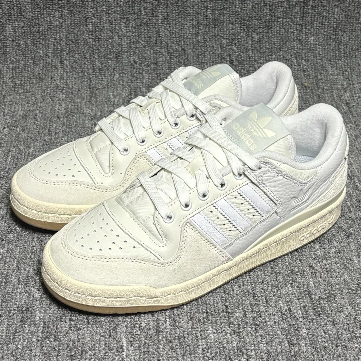 Adidas阿迪达斯三叶草 男女鞋复古休闲运动低帮板鞋米白FY7998