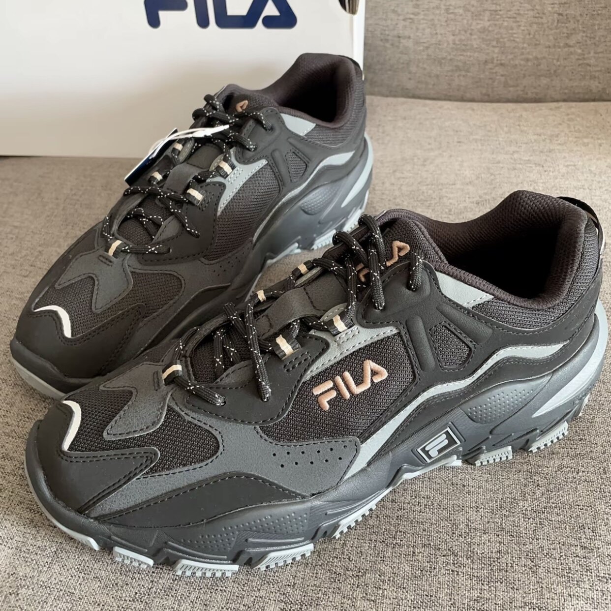 FILA斐乐掠夺者2男子休闲运动舒适防滑耐磨老爹鞋F12M216132FBM