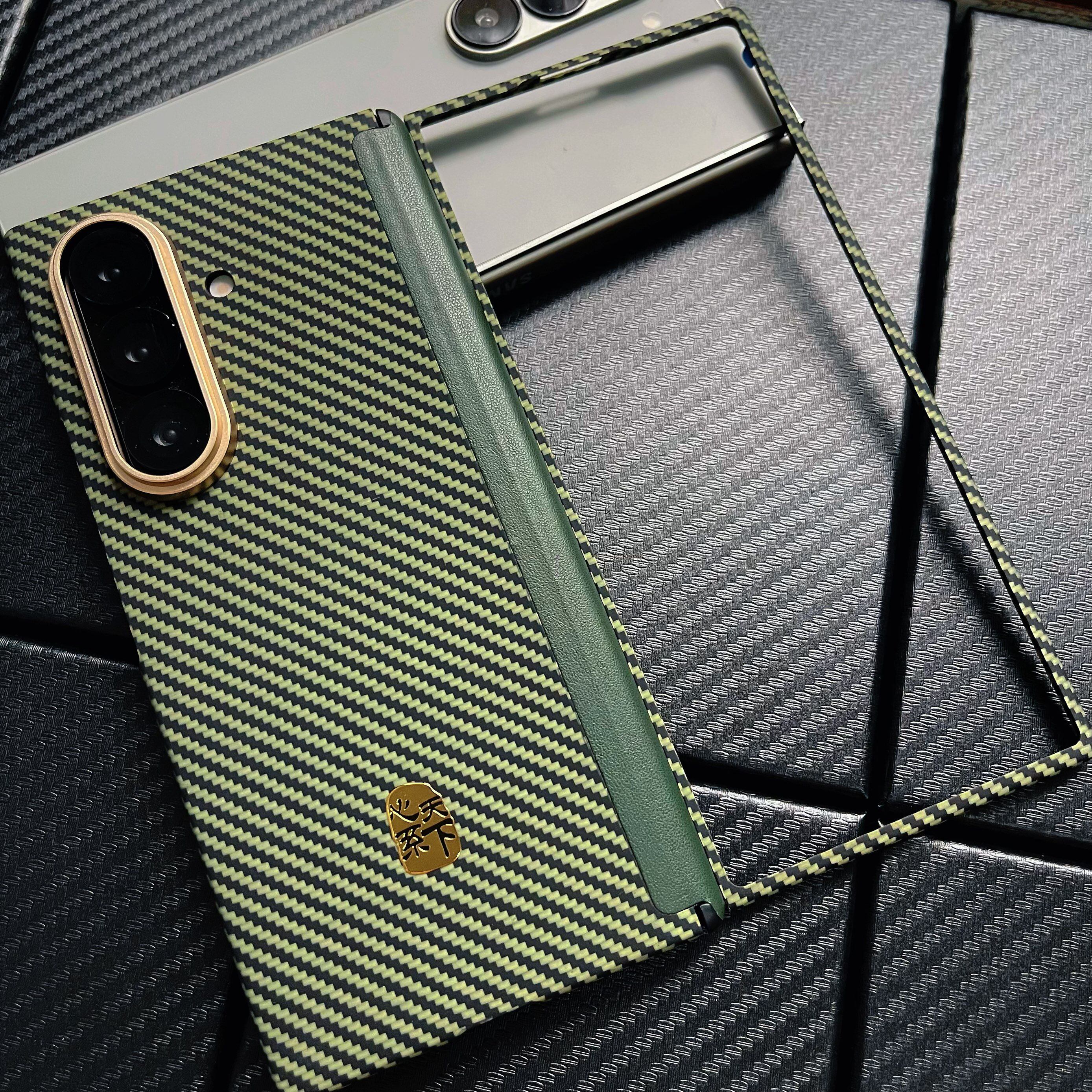 适用三星ZFold7凯夫拉双中轴保护磁吸保护壳W25手机壳碳纤维超薄防摔高档W26心系天下手机保护套