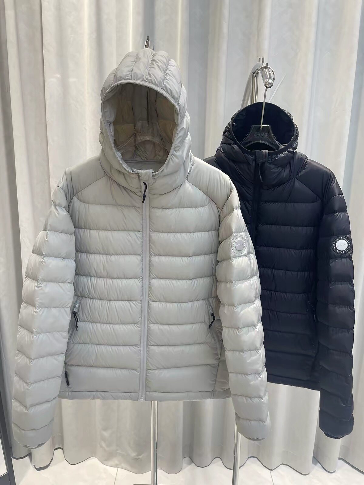 90白鸭绒排骨羽绒服女短款轻薄连帽2026冬季新款小个子情侣外套男