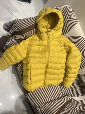 黄色排骨羽绒服2025冬新款巨好看连帽轻薄保暖短款外套女90白鸭绒