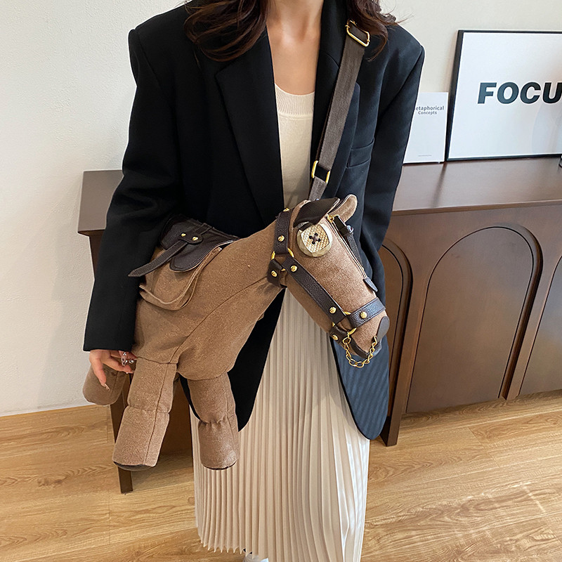 2025新款小众设计高级质感斜挎包女帆布包玩偶小马驴包搞怪丑萌
