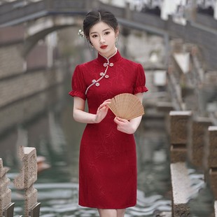 红色旗袍女夏季2025新款新中式改良妈妈装婚宴蕾丝低领短款喜婆婆