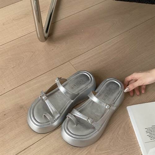 少女风厚底一字拖外穿皮带