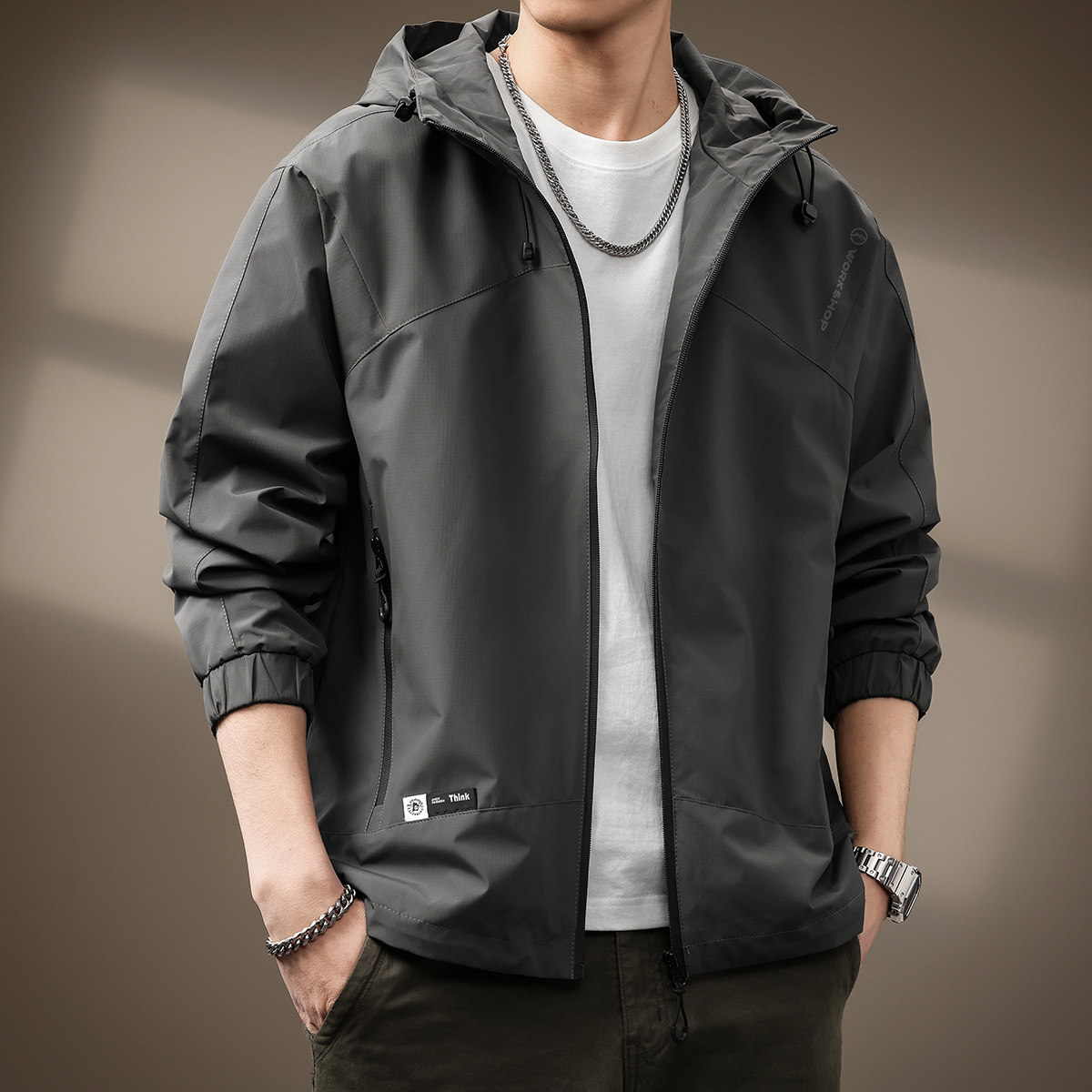 高端美式户外工装冲锋衣外套男2026春秋新款宽松连帽登山服夹克男