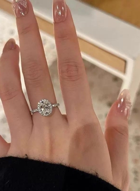 仿真莫桑石钻戒鸽子蛋结婚戒指超小众爆闪开口订求婚现场拍照道具