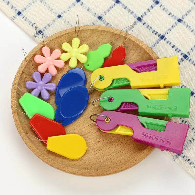 老人用的拇指穿针器穿针工具缝纫机穿针引线器老人家用认针穿线器