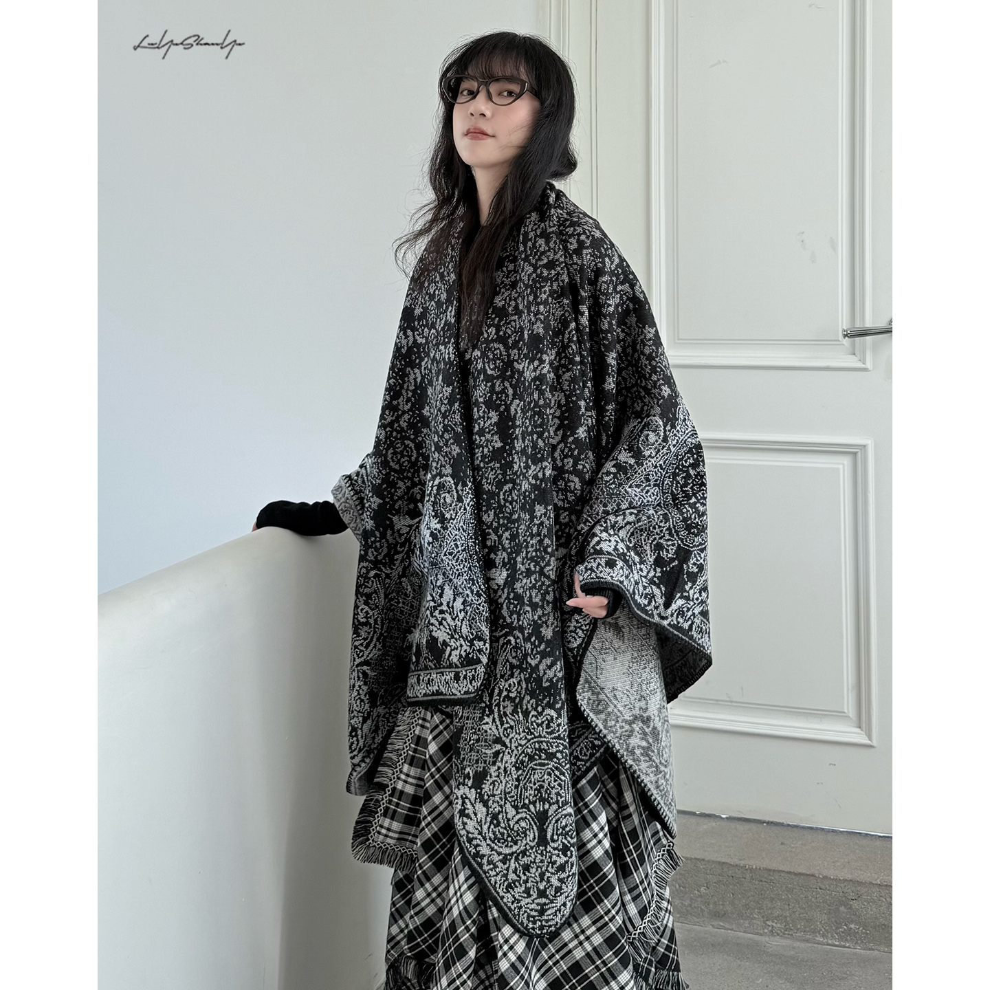 陆与山屿山本暗黑开叉斗篷披肩女设计感小众双面冬季加厚保暖围巾