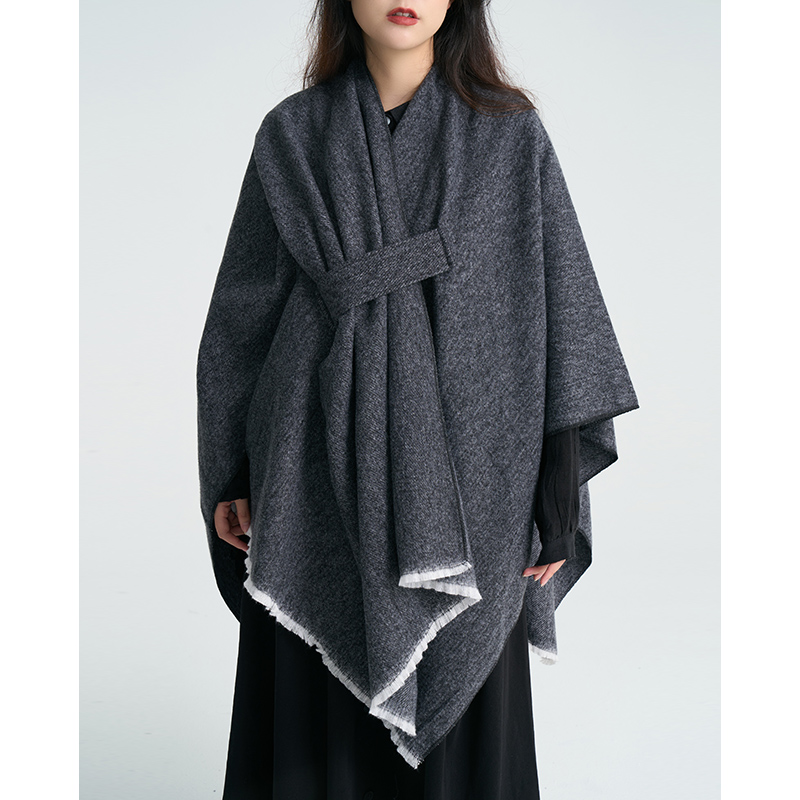质感设计款斗篷式披肩外套