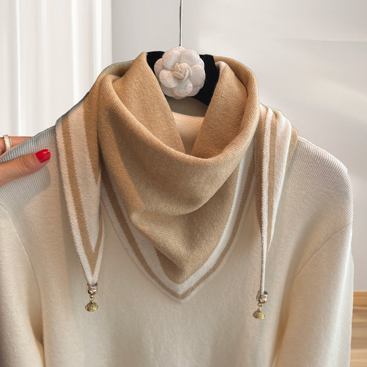 围巾女士秋冬季百搭高级感围巾撞色磁吸扣针织三角巾围脖披肩两用