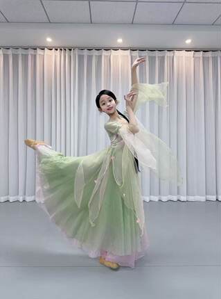 儿童古典舞演出服飘逸中国风汉唐风古装襦裙扇子舞蹈服超仙表演服