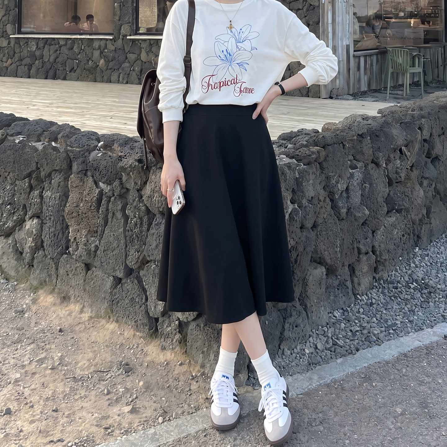 黑色半身裙女秋季中长款适合梨型身材遮胯显瘦百搭法式复古a字裙