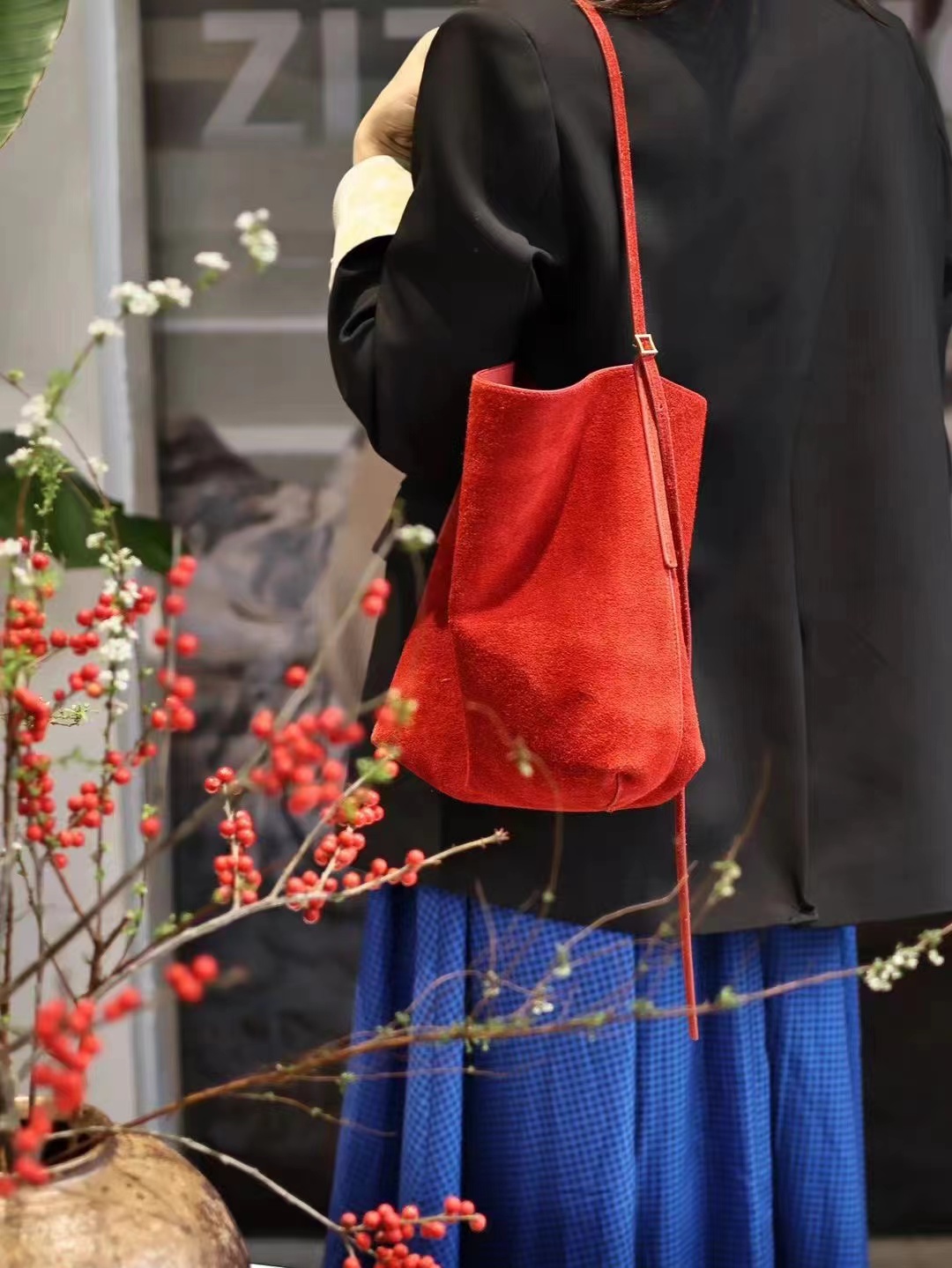 2025新款明星同款磨砂牛皮托特包女简约百搭通勤包手提单肩水桶包