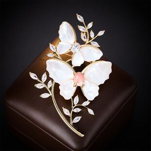 锆石天然晚宴女胸花高档镶配饰胸针贝女王奢华新品 优雅贝壳铜蝴蝶