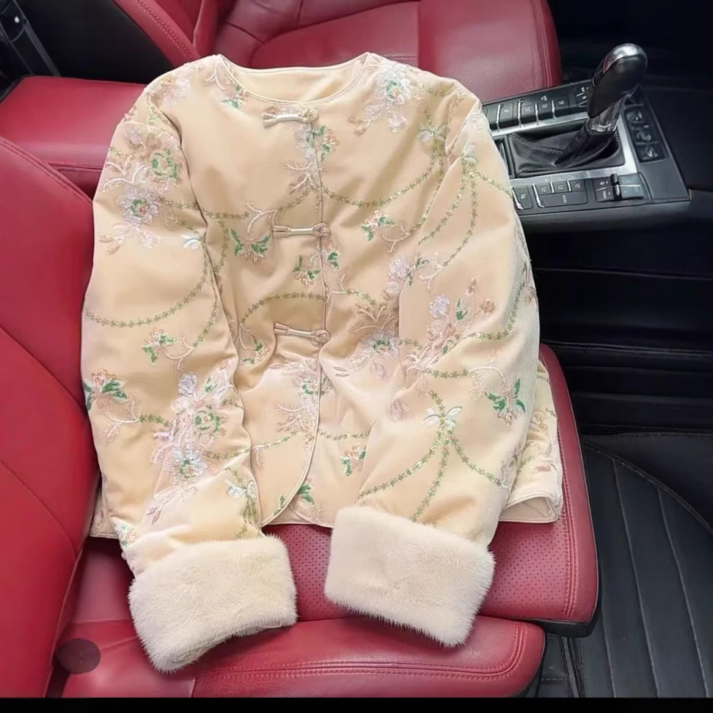 2024新款秋冬款独特超好看感冬天新中式国风羽绒外套女