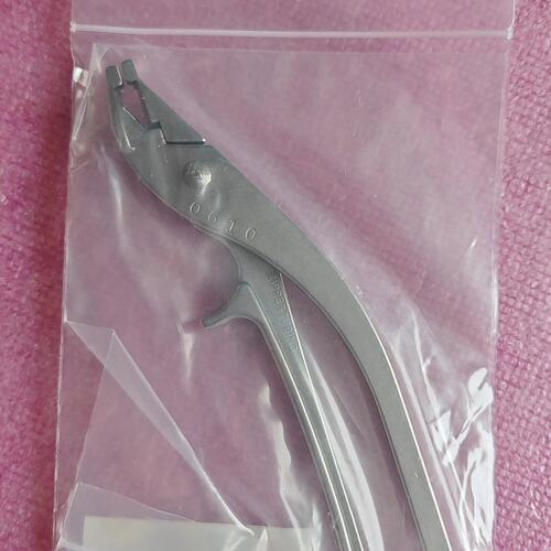 议价全新ZIPPER TUBING锁紧钳，图片实物拍摄，标价，需维修