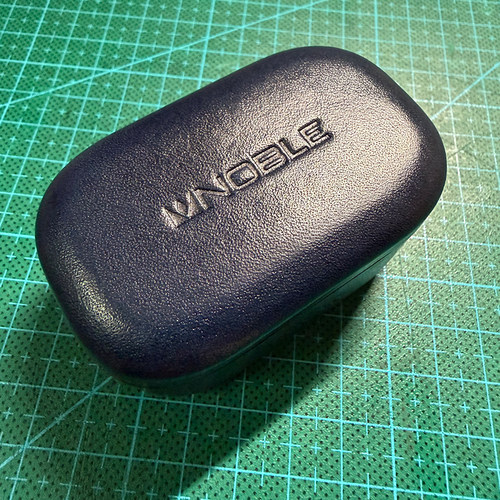 适用于Noble FoKus Prestige Encore保护套皮头层牛皮植鞣革定制小众FoKus Encore保护套保护壳防摔耳机壳