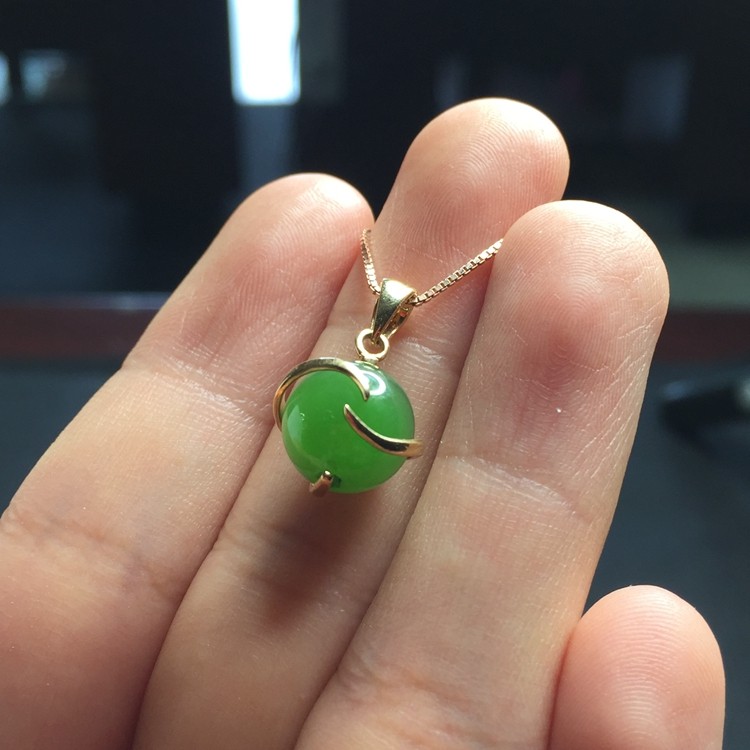 和田玉山料18K金镶玉碧玉阳绿色圆球款女款项链吊坠正品天然玉石