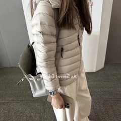 90白鹅绒轻薄无胆羽绒服女短款2024秋冬新款修身排骨泡芙连帽外套