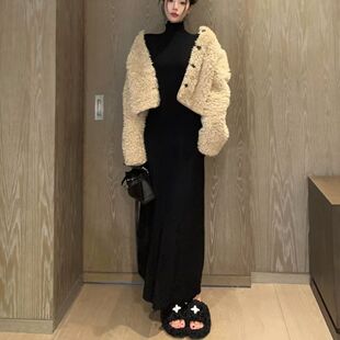 2025秋冬季女款简约纯色半高领长袖打底连衣裙