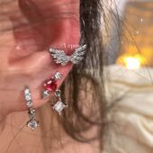 如蝶在野 天使翅膀耳骨钉镶钻耳圈钛钢一箭穿心小众高级感耳饰