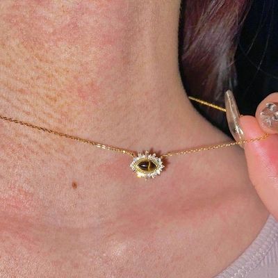 小红书日冕之眼神秘琥珀项链复古虎睛石小众镀金锁骨项链女春夏