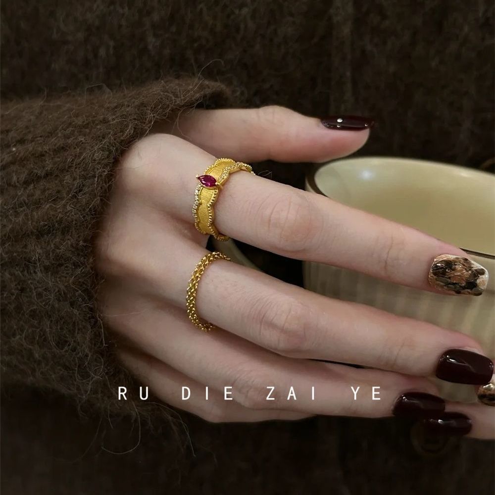 如蝶在野 Vintage复古红锆拉丝开口戒轻奢高级感双层抽拉素链戒指