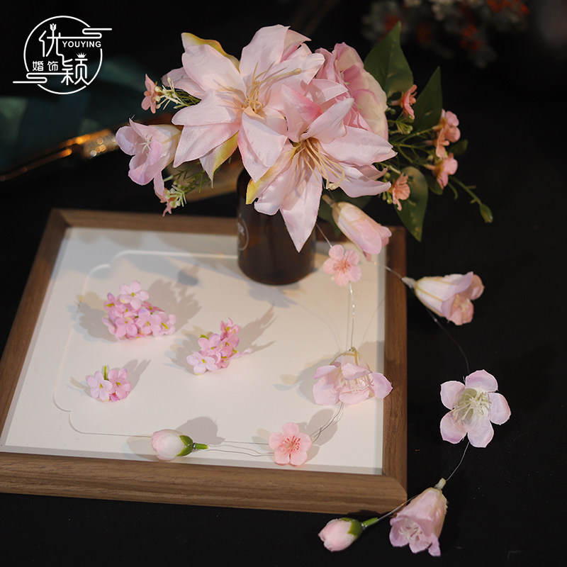 优颖原创森系粉色百合风铃花拖尾头花晨袍甜美新娘草坪婚礼头饰品