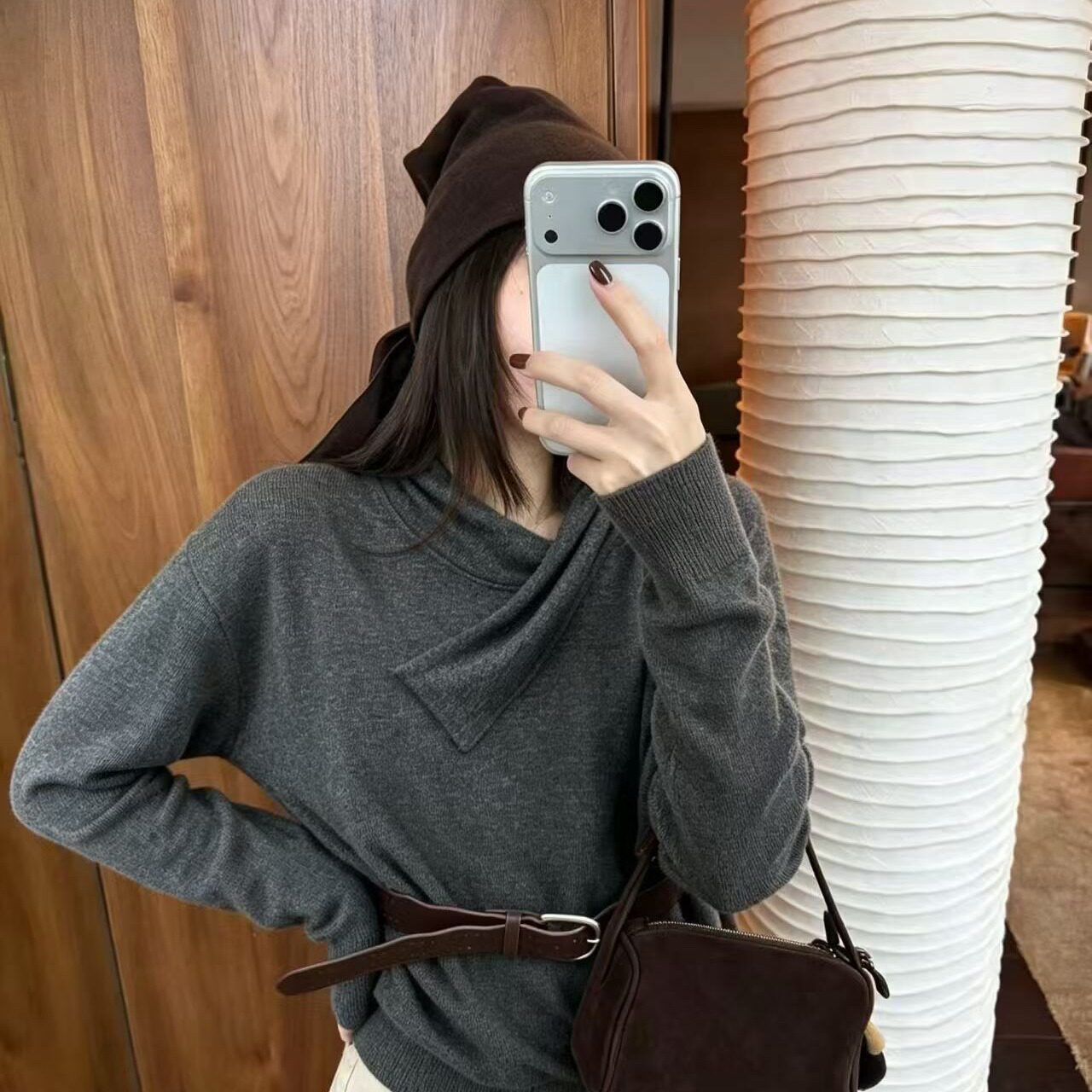 不规则翻长袖T恤女2026秋季新款复古配腰带上衣
