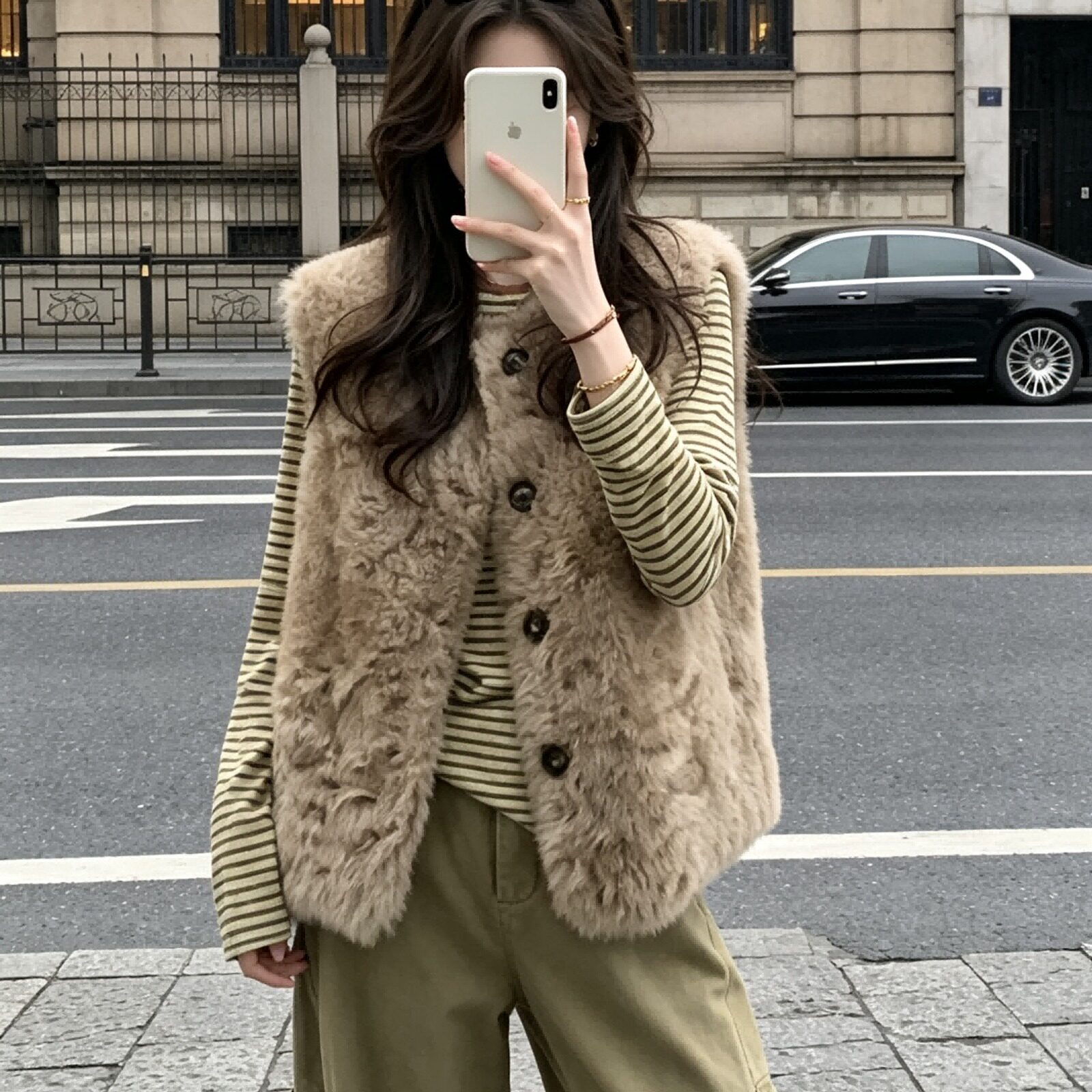 “欧尼马甲”秋冬羊羔毛外套女保暖毛绒绒背心