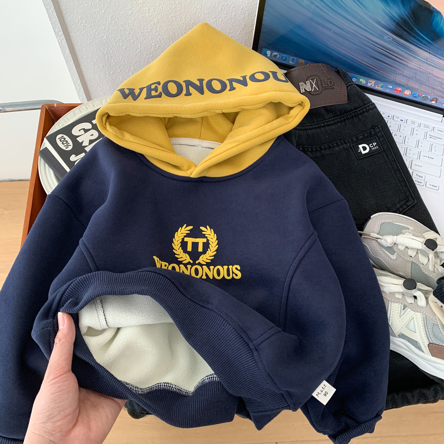 男童秋冬加绒一体绒撞色连帽卫衣