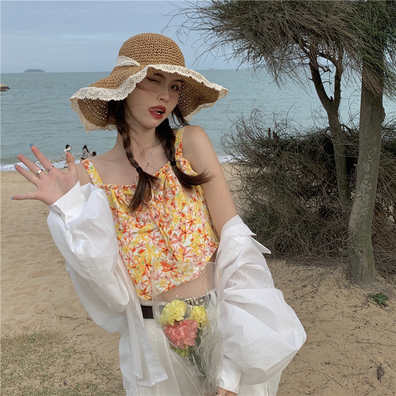 Real price may day travel season design sense suspender Vest + loose simple sunscreen shirt two sets