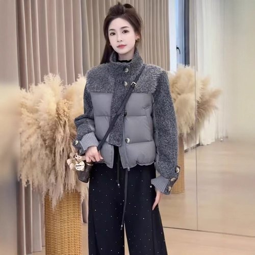 高端韩系羊羔毛拼接羽绒服女25冬立领面包服感白鸭绒短款外套