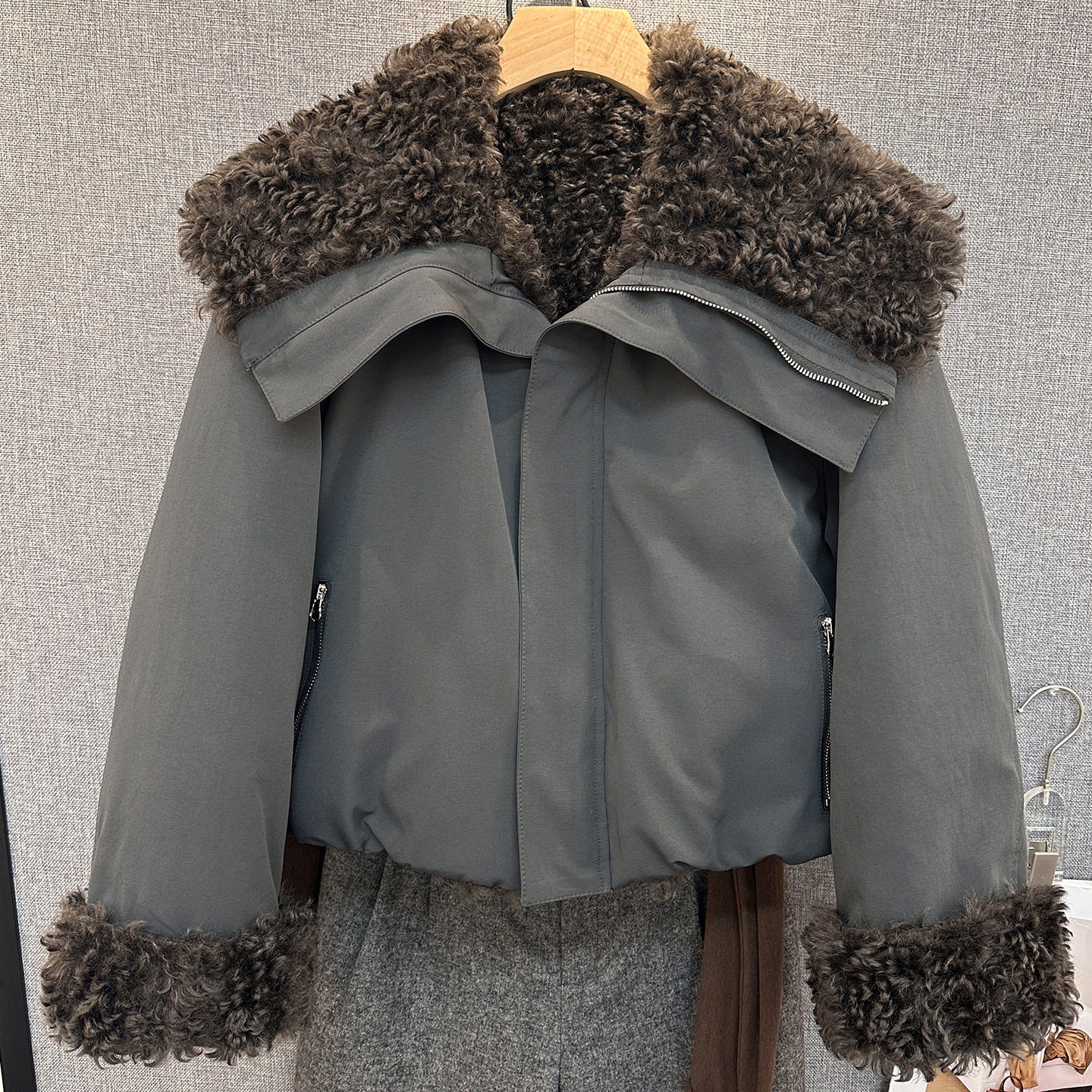 高端欧货2025年冬装新款大翻领羊羔毛棉服棉衣女加绒加厚外套上衣