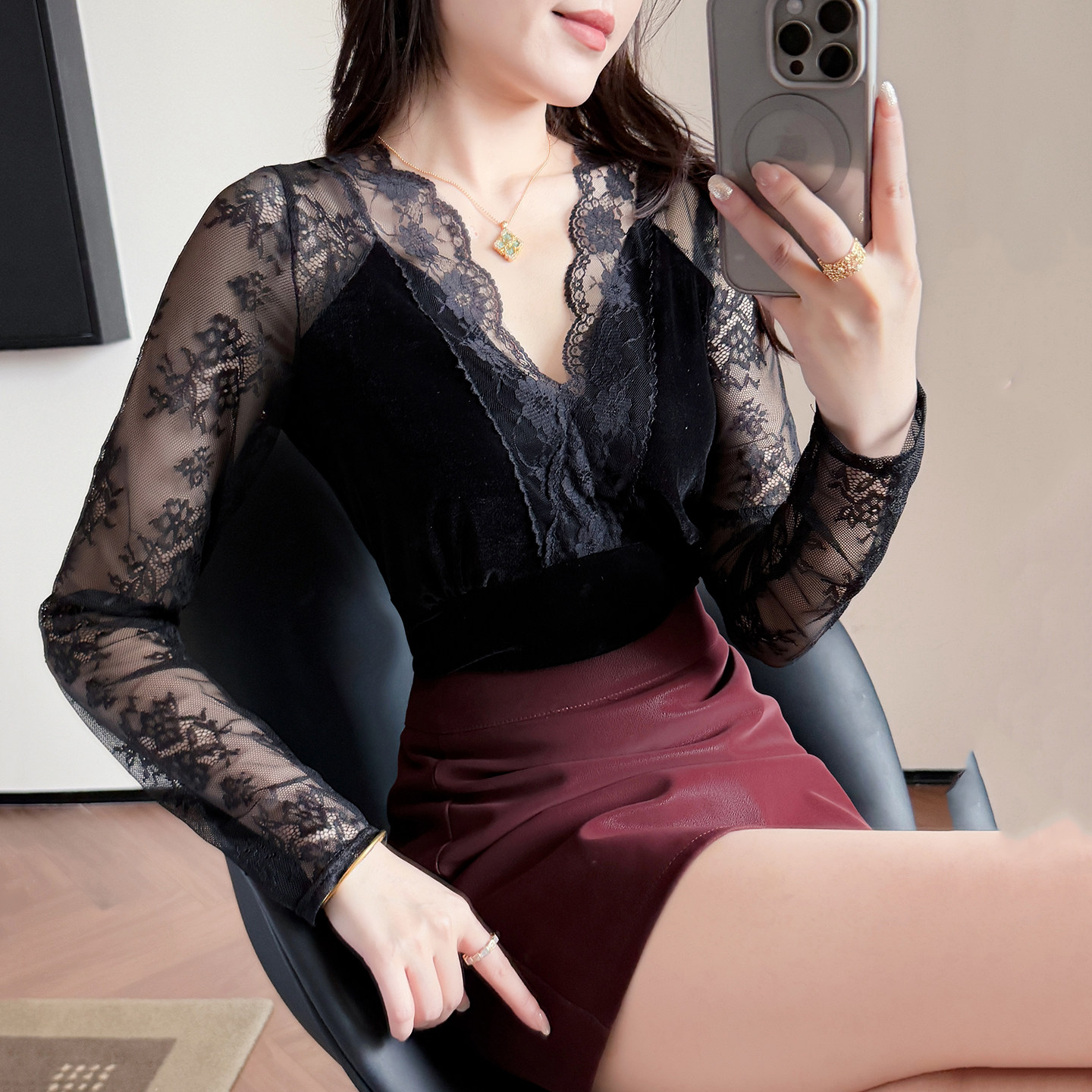 性感透视蕾丝花边金丝绒打底衫女